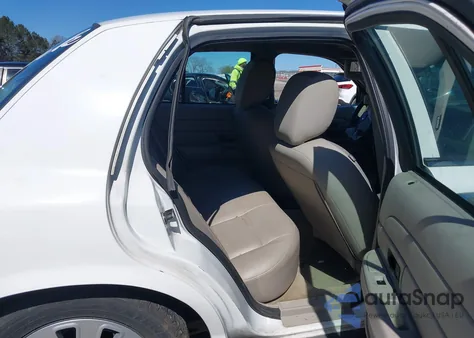 2011 Ford Crown Victoria Police/Police Interceptor z USA, uszkodzony, nr VIN 2FABP7BV1BX179357